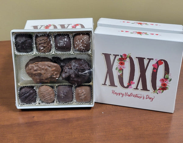 XOXO Happy Valentine's Day - Mix of Milk and Dark chocolate